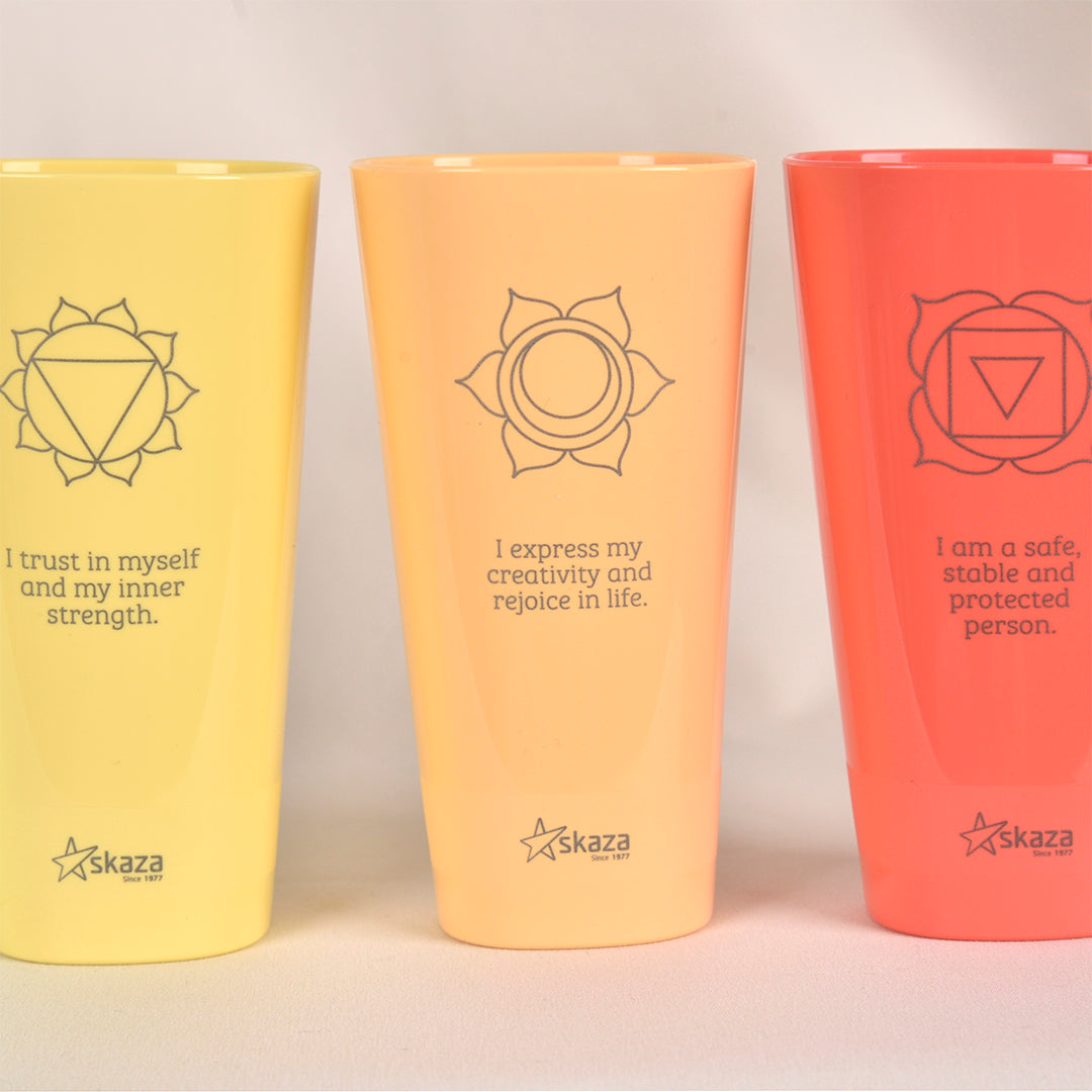 Oranges und rotes Glas aus der Kollektion der 7 Chakren – Chakren-Symbolik und Energie der Farben